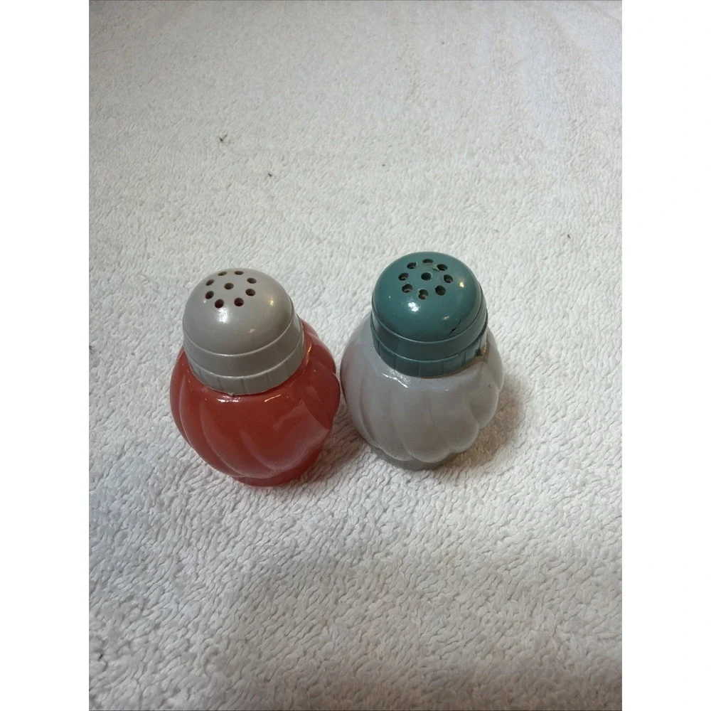 Medco NY Vintage Small Salt and Pepper Shakers. Grey/Light Red
